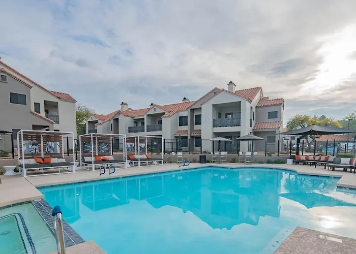 Apartment Luxe Golf Pickleball Pool Hot Tub King Bed Parking