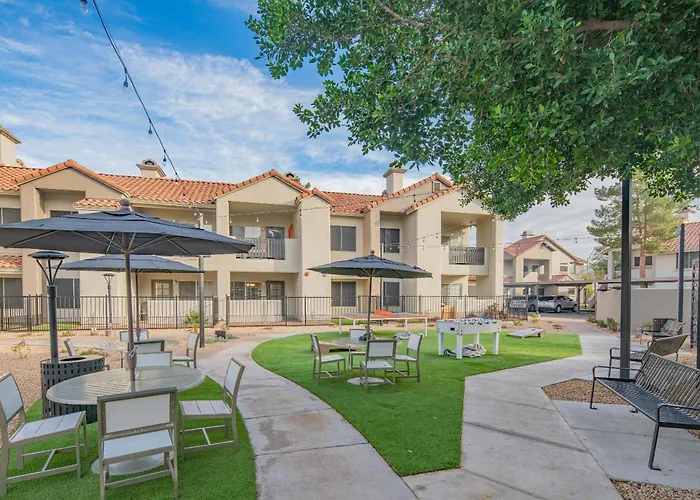 Luxe Golf Pickleball Pool Hot Tub King Bed Parking