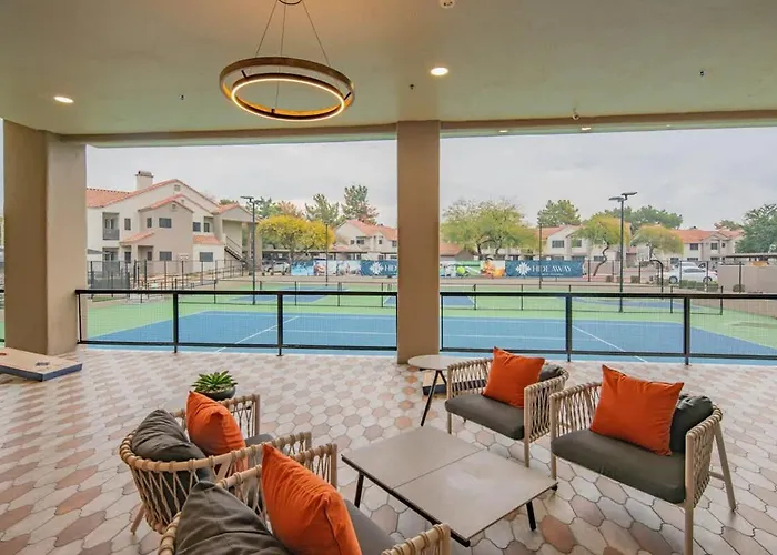 Apartment Luxe Golf Pickleball Pool Hot Tub King Bed Parking Scottsdale