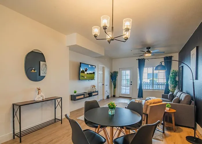 Apartment Luxe Golf Pickleball Pool Hot Tub King Bed Parking *
