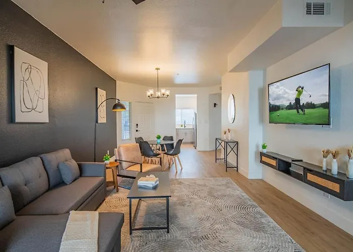 Apartment Luxe Golf Pickleball Pool Hot Tub King Bed Parking Scottsdale