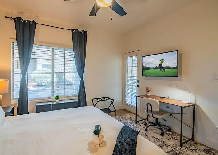 Luxe Golf Pickleball Pool Hot Tub King Bed Parking Scottsdale